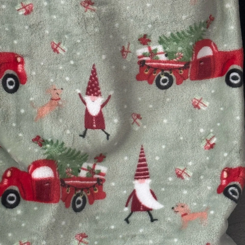 BERKSHIRE CHRISTMAS HOLIDAY THROW BLANKET W/ SANTA DOGS TRUCKS TREES PRESENTS